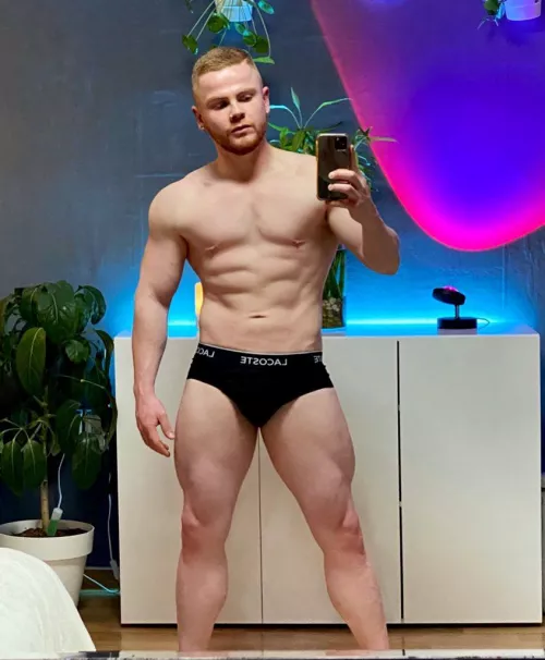 Good lighting always helps by GingerCubAsiaxxx