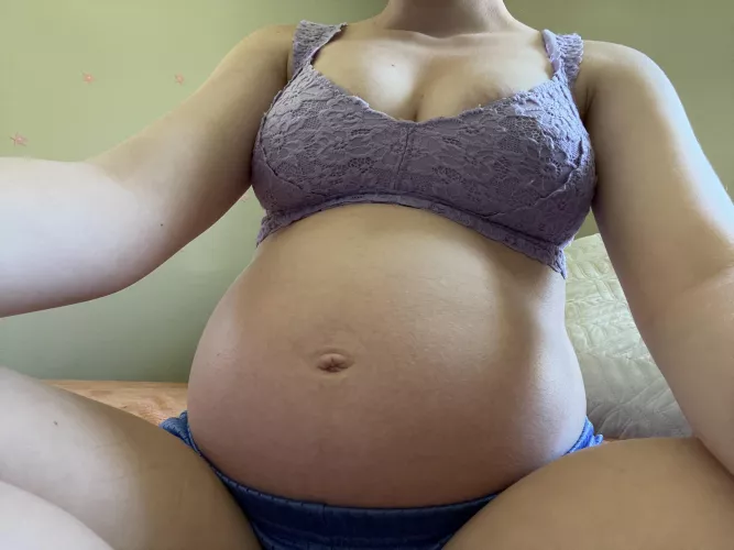 Good morning 24weeks and feeling great! 🎃🕸🕷 by thickassgoddess