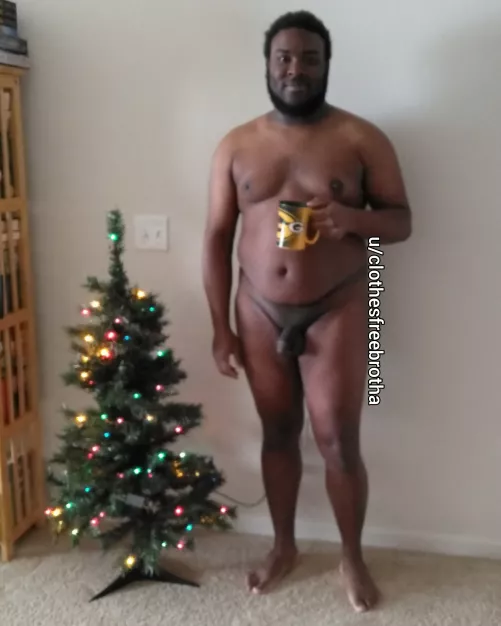 Good morning and good weekend fellow nudists! Just hanging around the Christmas tree and celebrating being clothes free another day by clothesfreebrotha