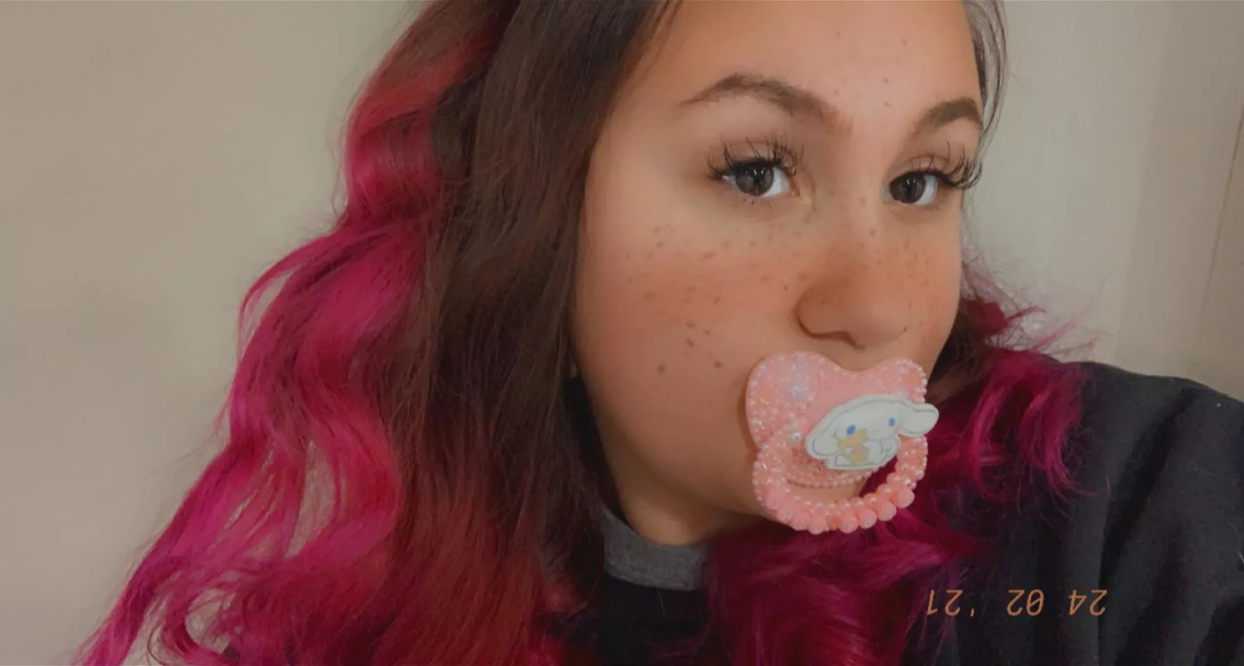 Good morning everyone! ❤️☀️ curly hair and my brand new paci today! I hope you all have a great day! Stay hydrated ❤️☀️ posted by princesscrystalll