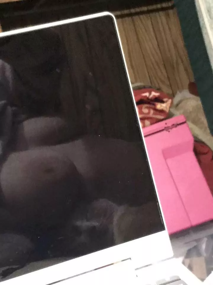 good morning! (f) elt wild and sneaked something during my online class🤪 posted by starrieOwO