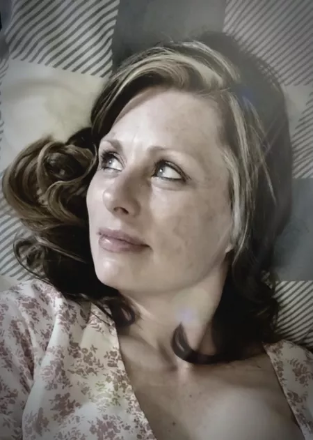 Good Morning guys!!! I grew up watching old movies with Audrey Hepburn and Greta Garbo type old school actresses, was hoping to catch that type of spark here? Luv yas!!! Have a great Thursday!!! 35 [F] by TexasMom885