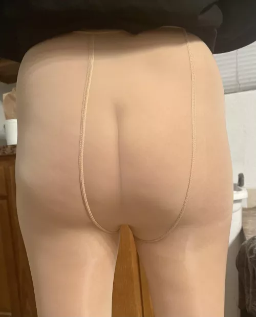 Good morning. Here’s some booty for you! by kellythemilf