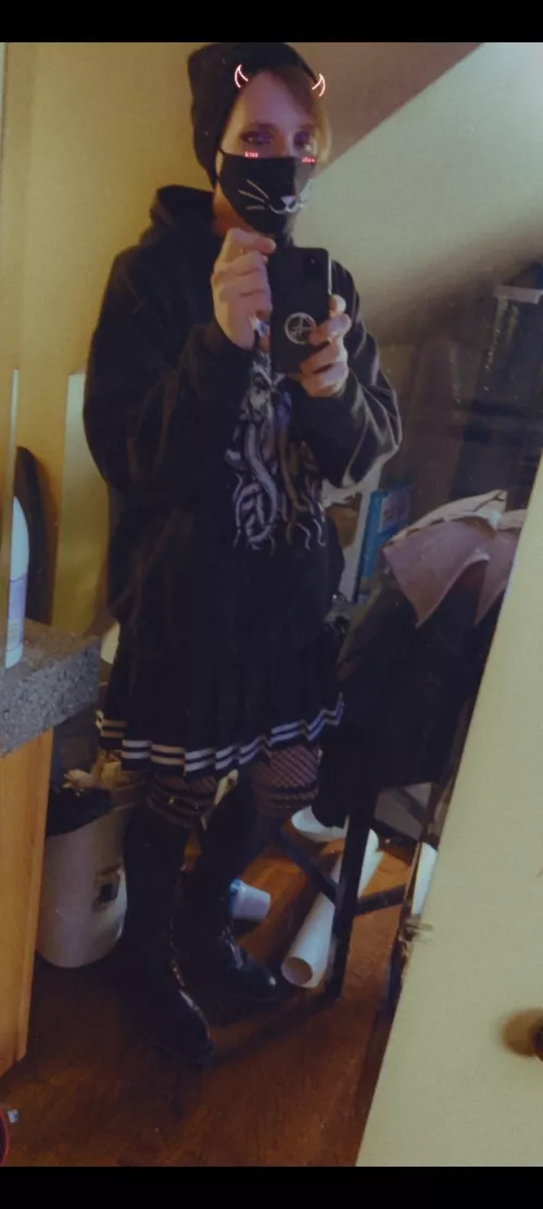 Good morning lovely pplz🖤🖤 I low key love the hoodie over skirt look 🙀 by psychonaut4020