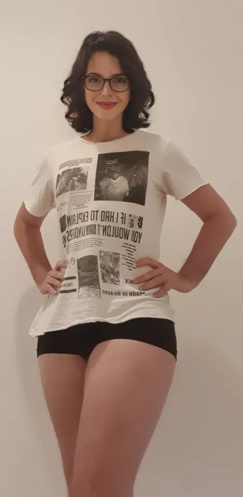 Good morning!! Maybe we can start the day with some exercises ... some squats, maybe? 😘 by Ambitious_Pin_3769