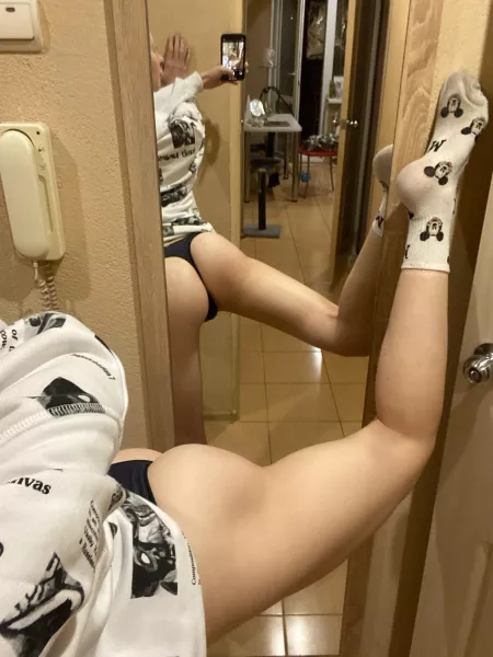 Good morning 🍌😗💥🦶🏻 by cum_on_body