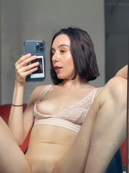 good night 🌙 by xhoneeyy