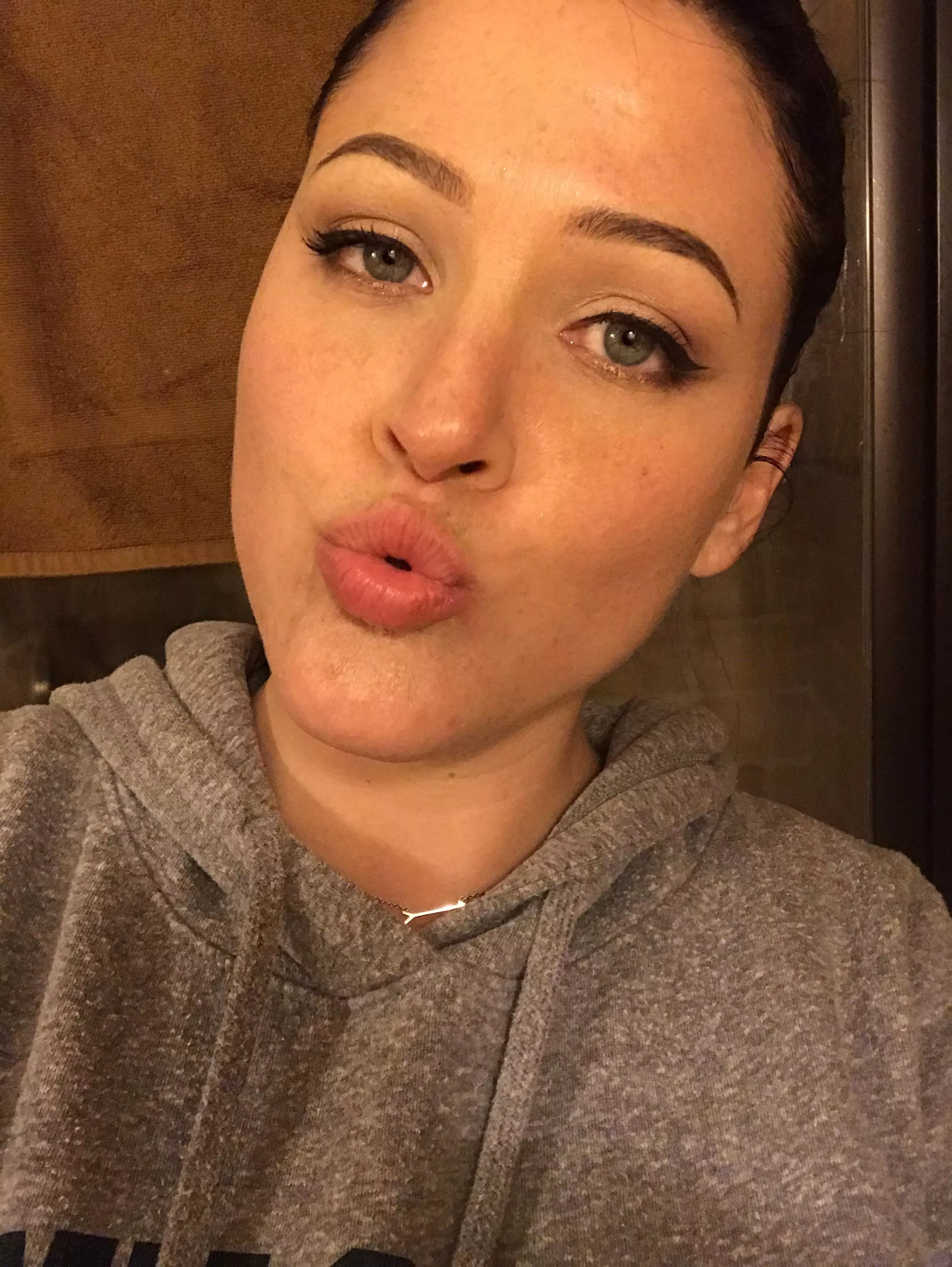 Good night my loves! ❤️💋💋💋 posted by ChippyLipton