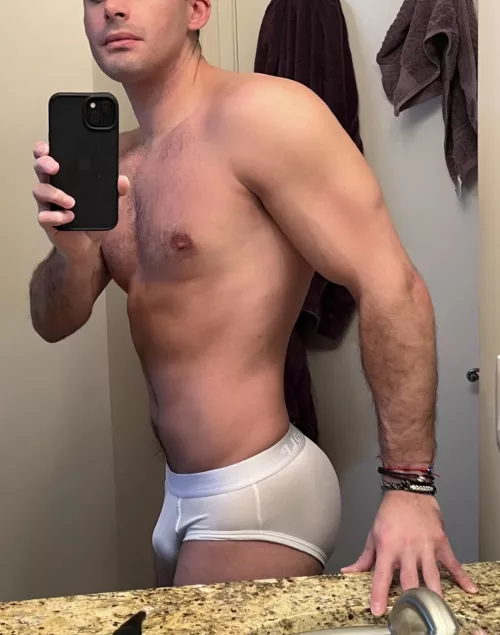 Good side view after leg day by Iflyvny1023