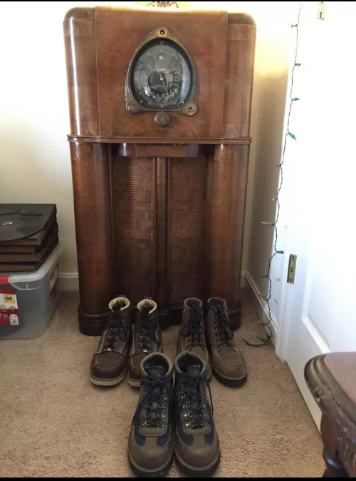 Good wood and fine leather 🇺🇸 by shortsleevesamson