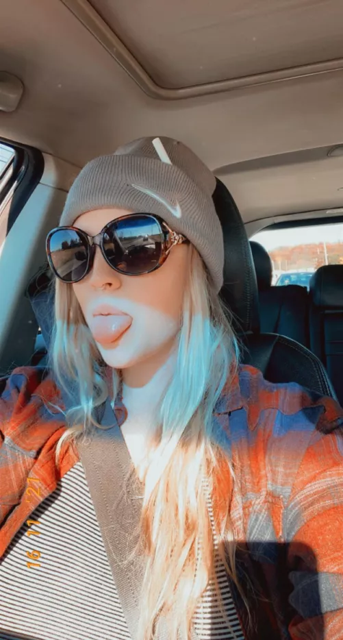 Goodbye warm weather,hello hat season 😶‍🌫️🚬🖤 by Redbull_slimjim