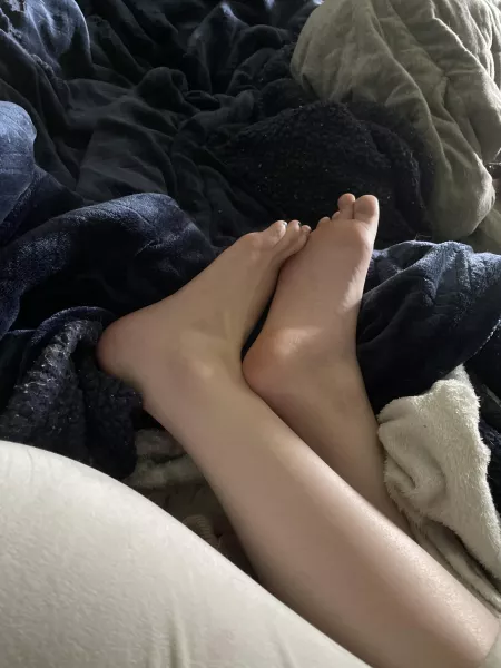 goodmorning reddit! dm’s/ friends welcome. <3 by manicpixietarantula