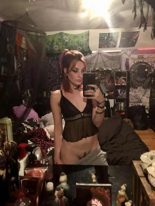 Goodnight 🌙 by spookshw