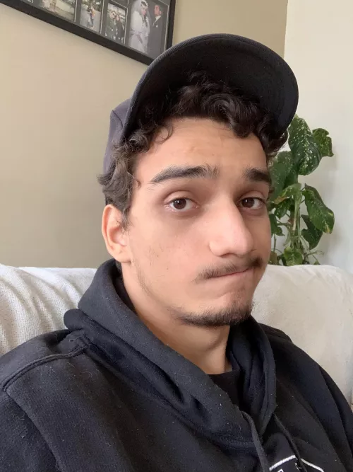 Goofy smile 😅 hope everyone is doing well! by at0mikl4d