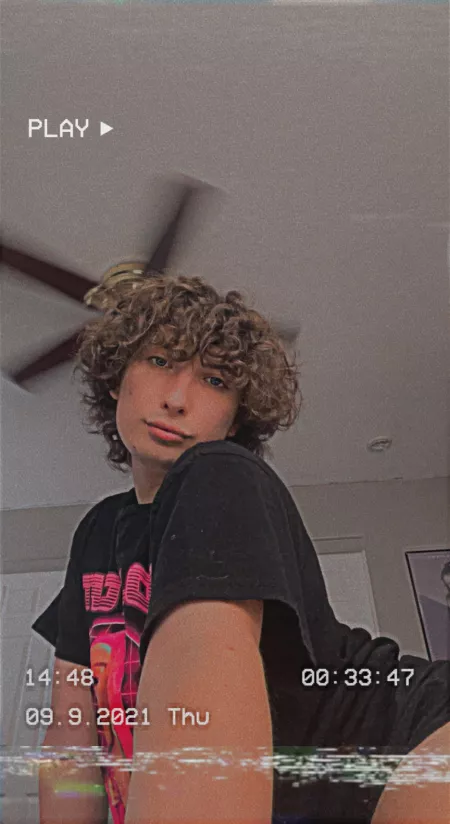 Gooorning boyssss 😋 add me on psn I need more friends to talk to 😊 user is royxcx by sexkitten4257