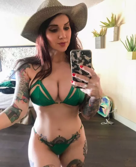 Gorgeous by sandstringer