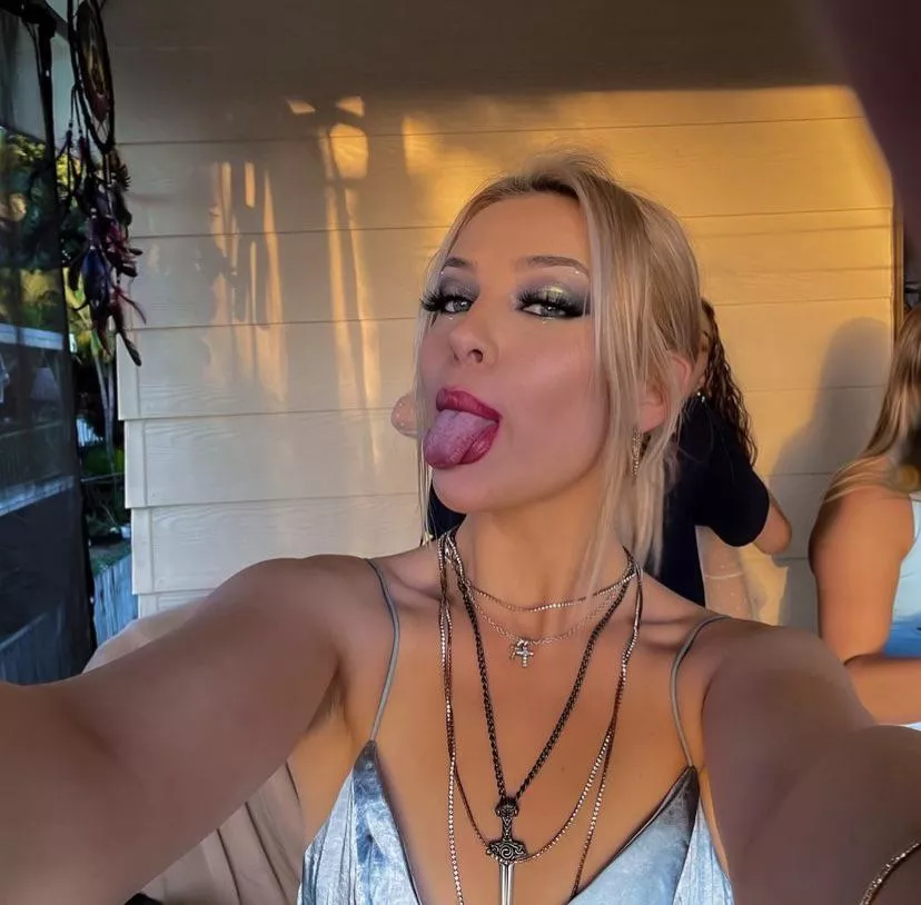 Gorgeous posted by goonagedaydream