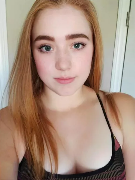 Gorgeous babe by BoobsandTitsLovers