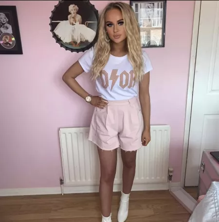 Gorgeous blonde by Englishgenttleman