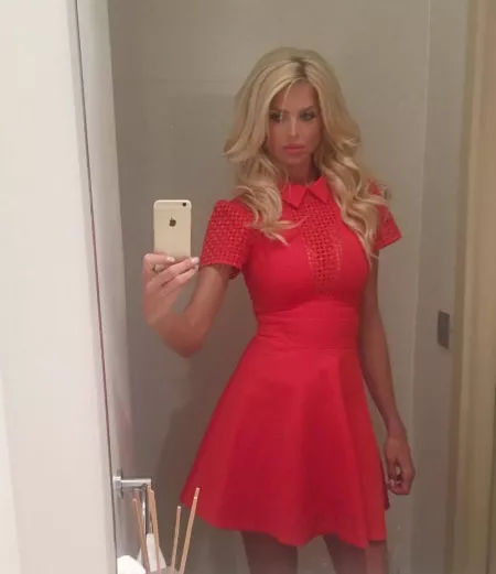 Gorgeous. Tight up top. by Far_Ruin_131