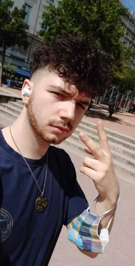 Got a haircut and felt like I looked straight for a hot second by AldaronWilwarin