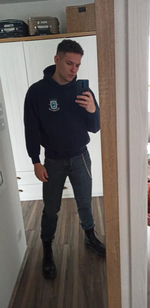 Got a haircut today, anyway who loves vintage Dr.Martens too?🤠 by radmusicofficial