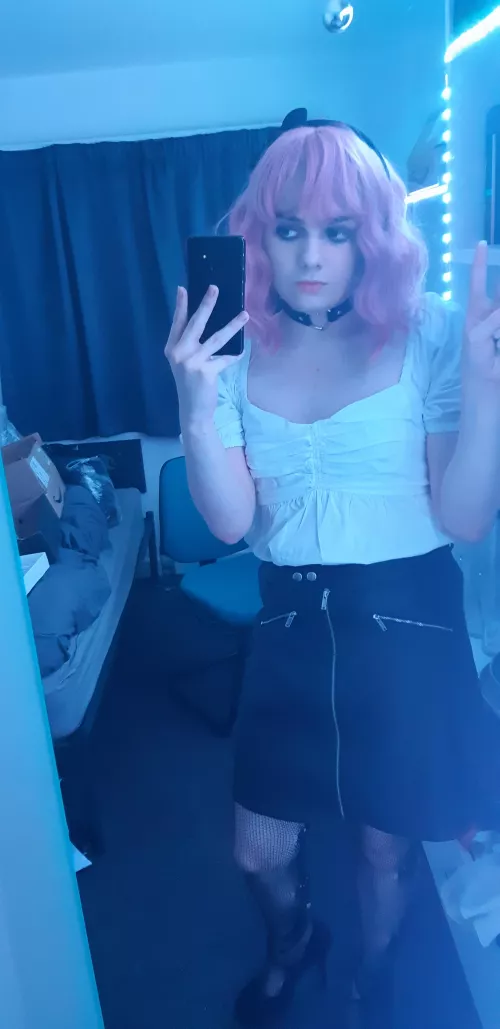 Got a new outfit and lighting! by Nicorling