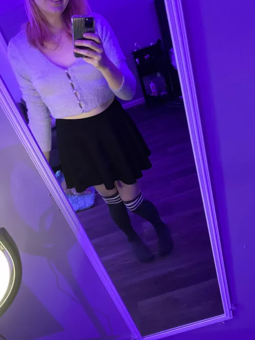 Got a new outfit today!! How does it look?? by Tera_18_