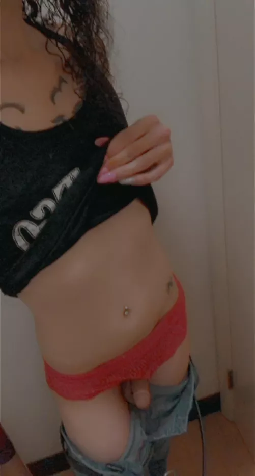 Got horny in the dressing room by uniquestarr