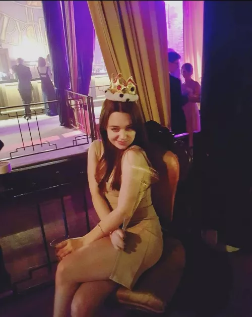 Got my crown. F29 by ladypagany