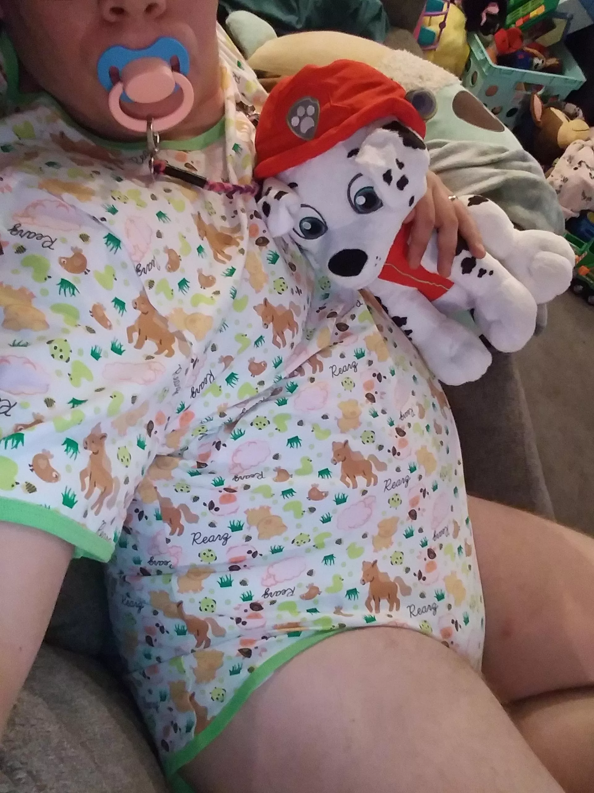 Got my first onesie today, it makes me feel so little i can believe it. posted by PaddedMandalorian