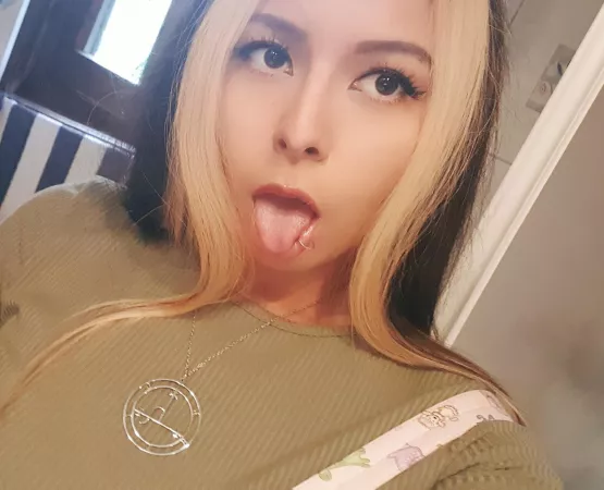 Got my heart broken need new league bf [F/29] by Cringe_Egirl