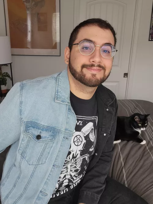 Got new glasses so here's a pic featuring my cat by Diegoizarra