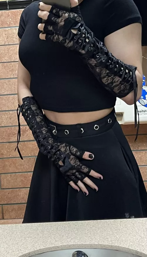 got some new arm warmers, i think they look sooo cute!~ by lunasfem