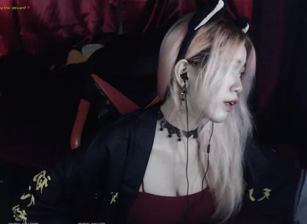 Got this kimono styled jacket recently 🥰 by Eruchiu