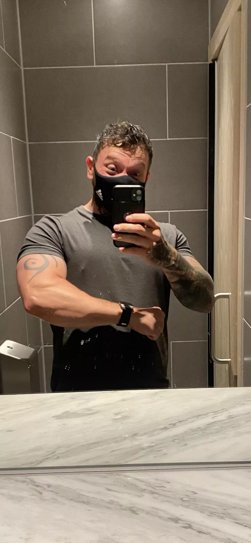 Got to take advantage of restaurant bathroom lighting 😂 posted by EngageKillswitch