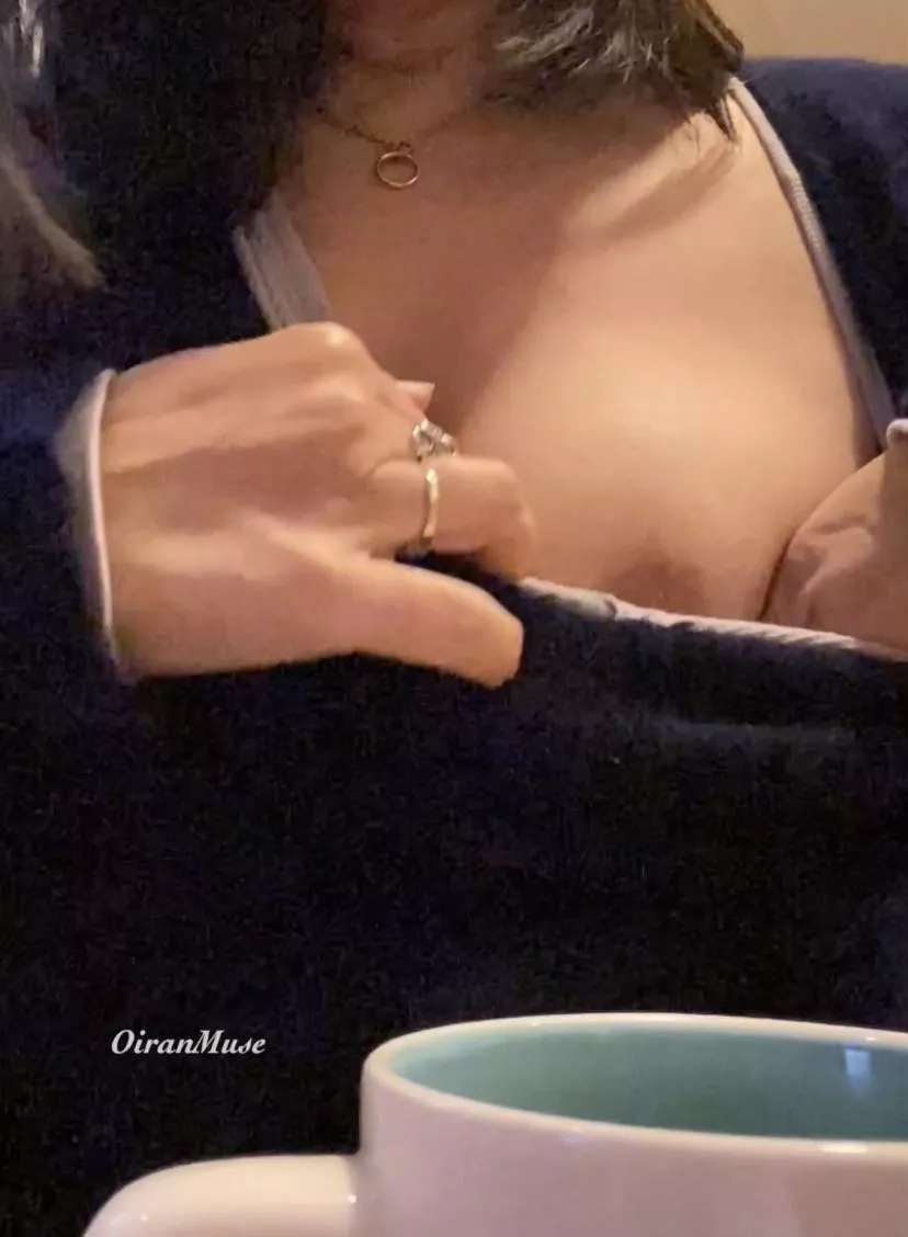 Got warm fresh Asian milk😏🍼🍼🍼 Link to ManyVids below ⬇️⬇️⬇️ posted by oiranmuse