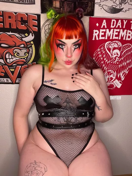 Goth girls and thick thighs>>>> by kryptglow