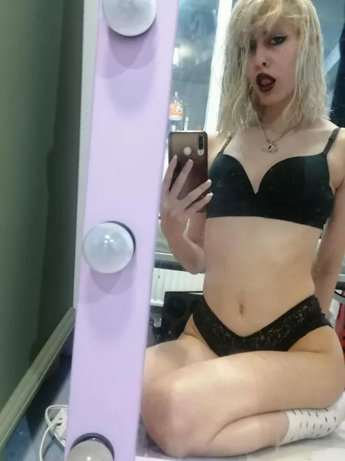 Goth girls do it harder 👅25% off now. Cum play with me ;P link below by CupidLina
