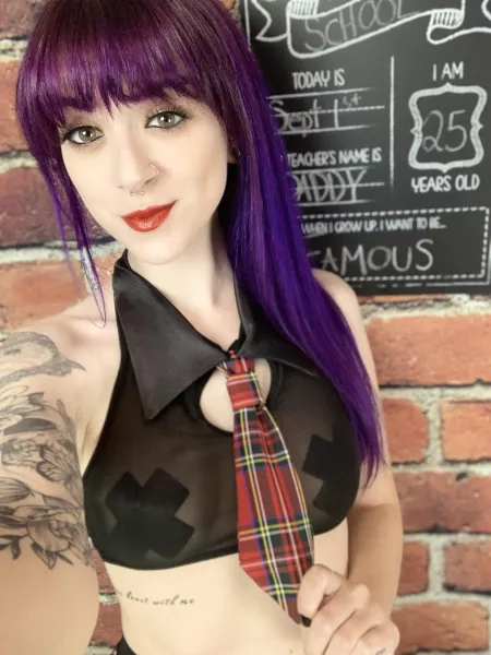 Goth School Any1?! 😏💜 (Self) by alyxeclypse