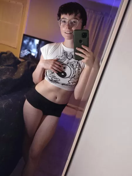 ✨ gotta bring out the crop top on a hot day by squishbeen