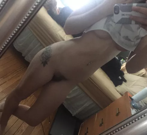 Gotta love crop tops on a hot sunny day ☀️ by OneShySubmissive