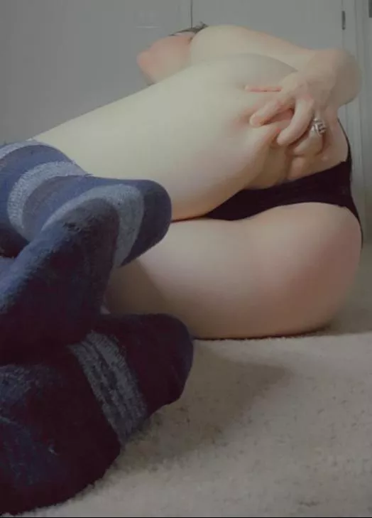 Grab it and squeeze it. posted by KiwiKutie69