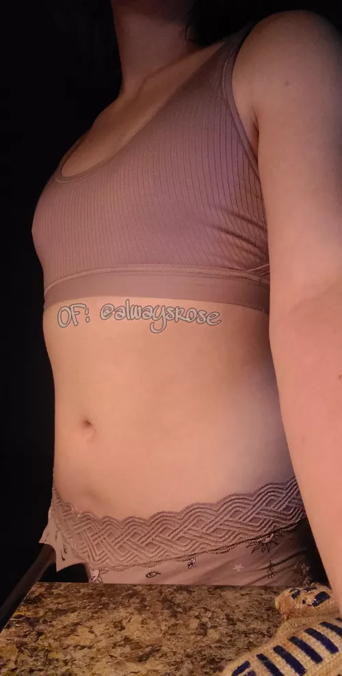 Grabbing a midnight snack.. 🤫 by AlwaysRoseOF