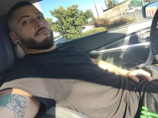 Grabbing in the car (X-Post /r/menincars) posted by menareamazing