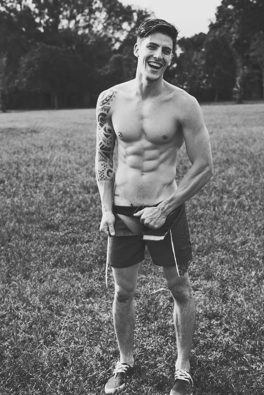 Grabbing in the park posted by menareamazing