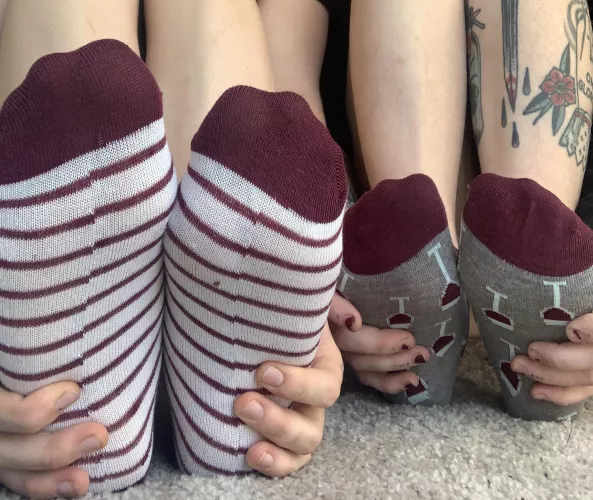 grabbing our smelly feet by MonaRed69pantirosex