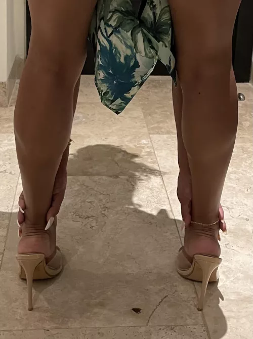 Grabbing the ankles by darkcurls160