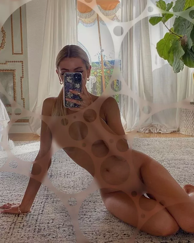 Gracie Hurley posted by altbubblr