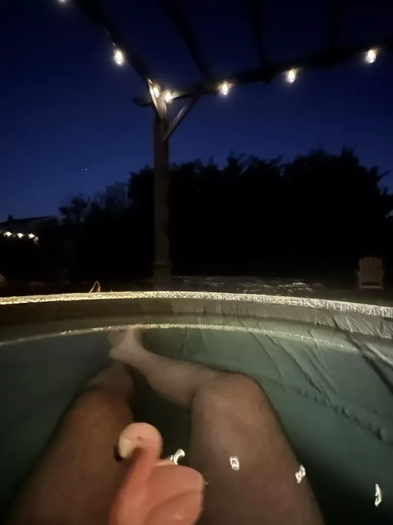 Great hot tub weather in the NE tonight! 20deg outside, water is 104. 😎 posted by tincannudist